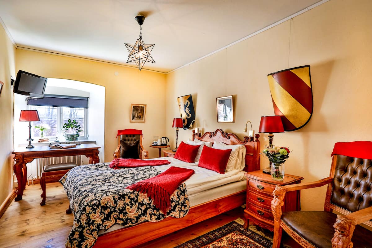 1 slaapkamer, een kluis op de kamer, individueel gedecoreerd