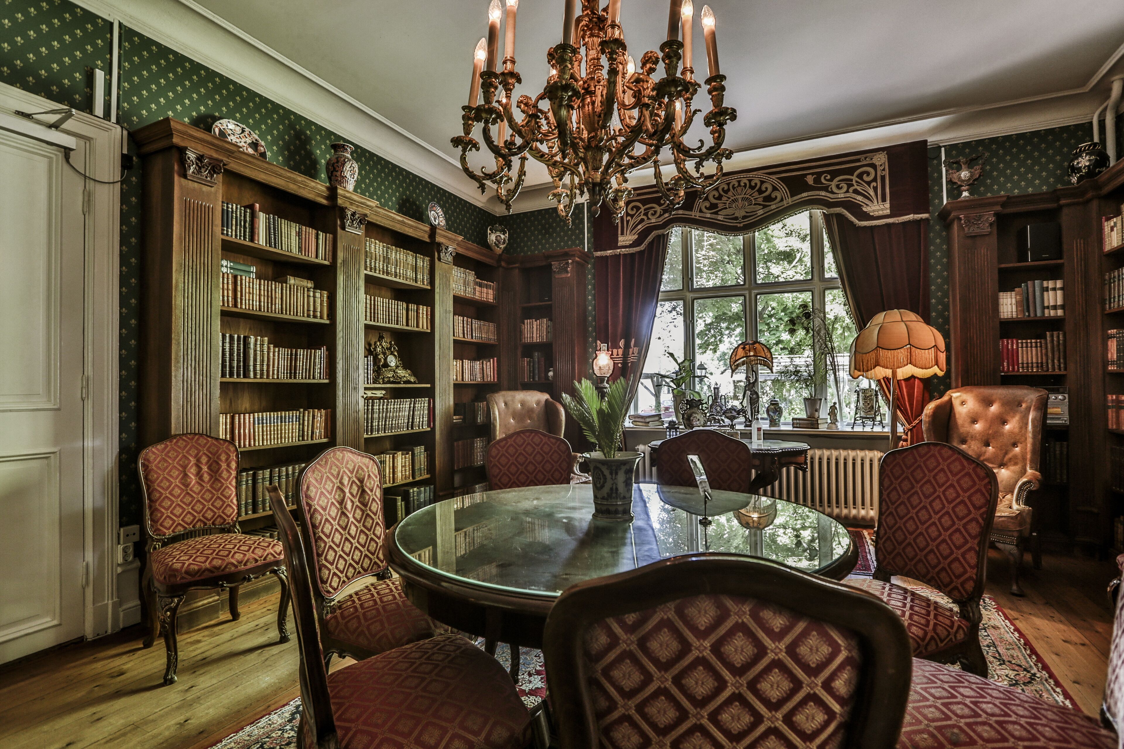 classic double or twin room - with a walk | living area | tv