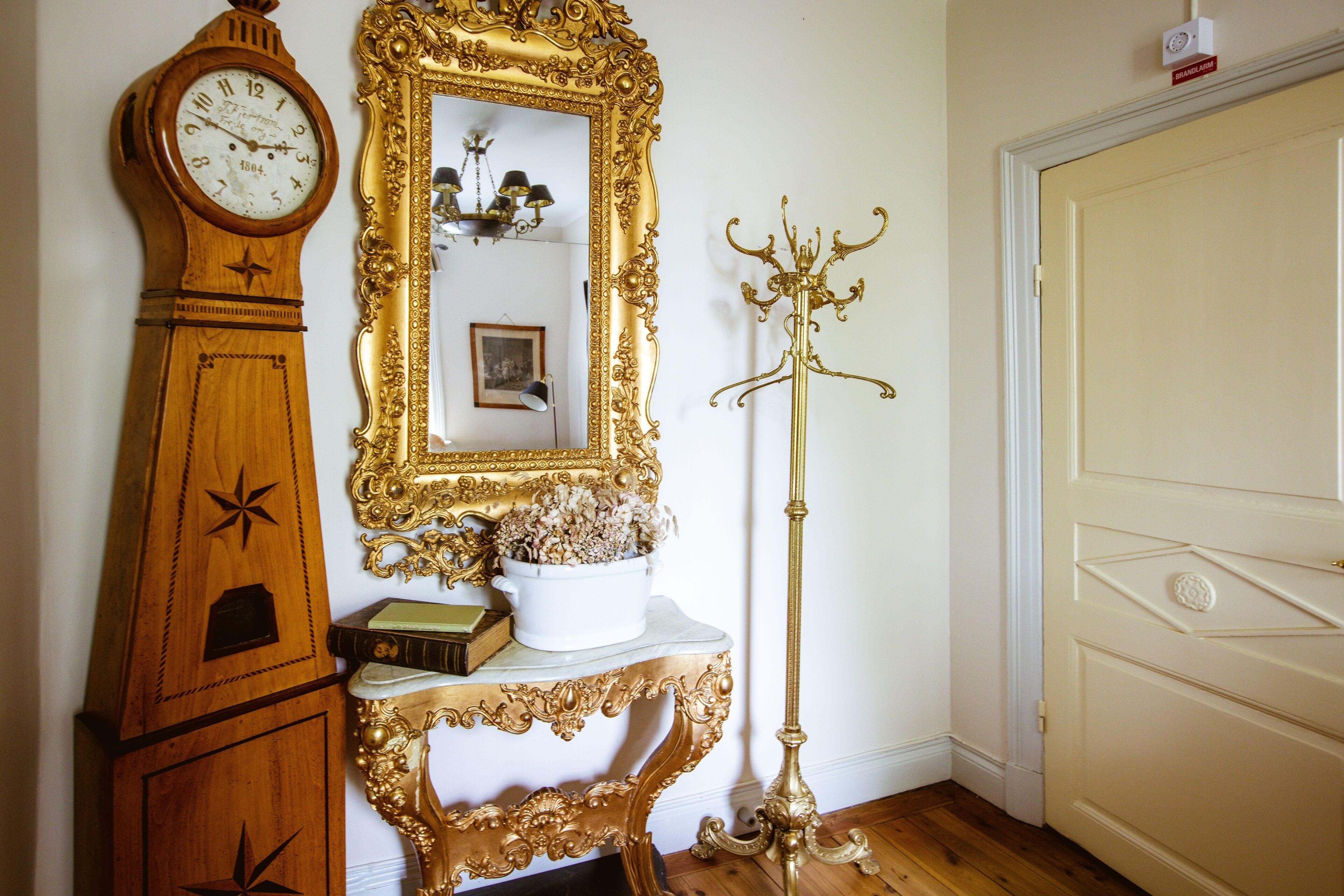 basic double or twin room - 2 twin beds - with a walk | 1 bedroom, in-room safe, individually decorated, individually furnished