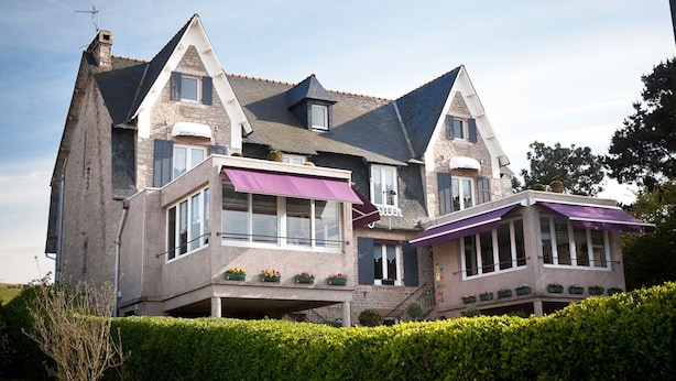 Front of property - Logis Hotel Beausejour (Erquy)