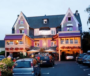 Front of property - Logis Hotel Beausejour (Erquy)