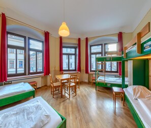 Basic Shared Dormitory | In-room safe, individually furnished, iron/ironing board, travel crib - Hostel Mondpalast (Dresden)