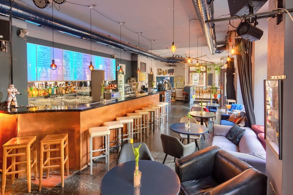 Cocktail bar