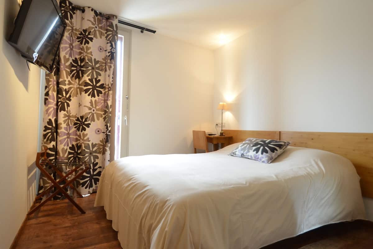Standard Double Room | Desk, blackout curtains, soundproofing, iron/ironing board (on request)