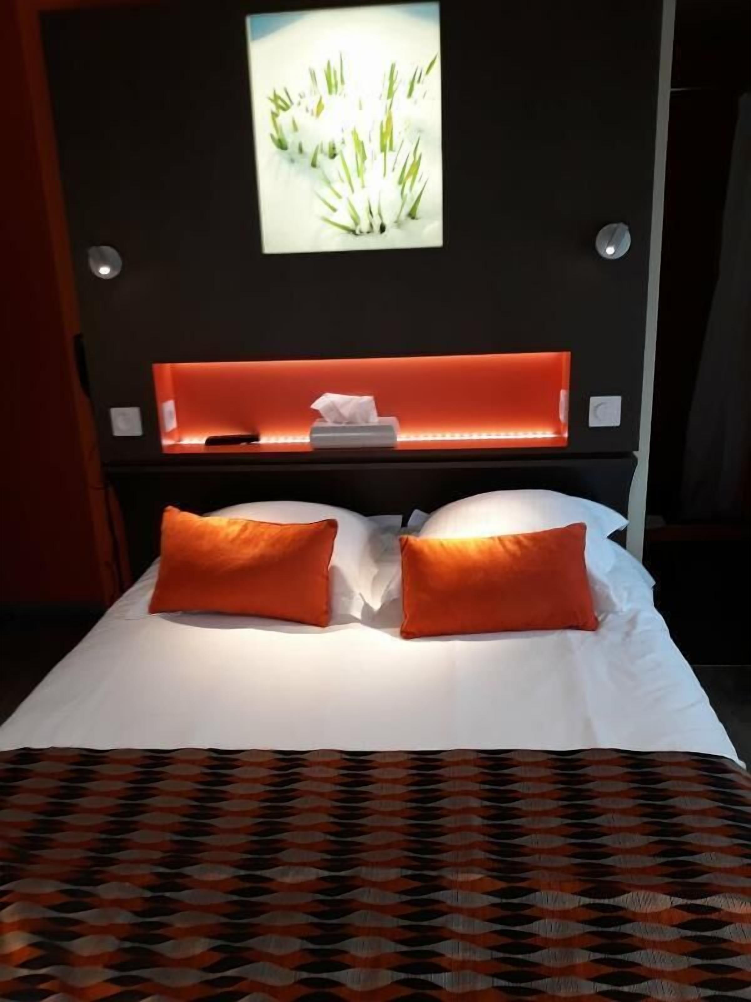 standard double room | in-room safe, desk, soundproofing, free wifi