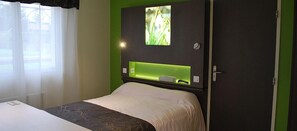 Standard-Doppelzimmer | Zimmersafe, Schreibtisch, schallisolierte Zimmer, kostenloses WLAN