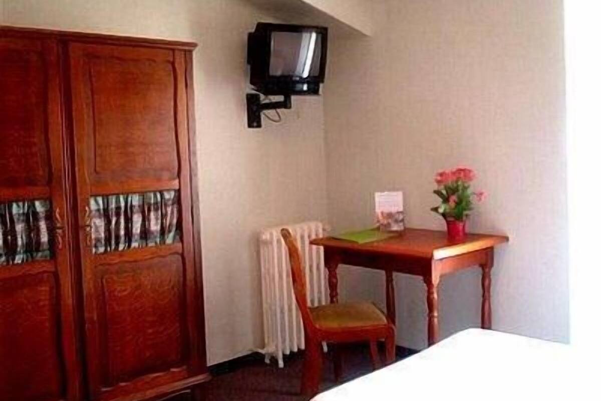 standard double room | desk, blackout curtains, iron/ironing board, cots/infant beds