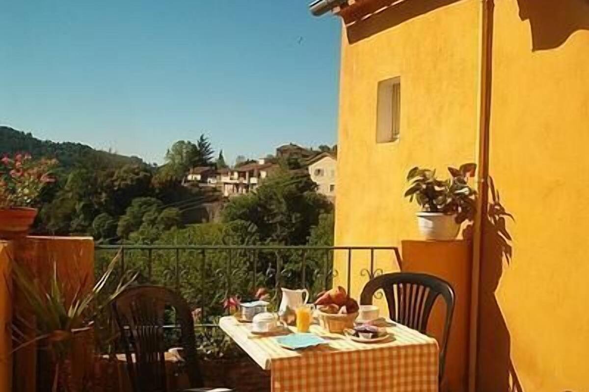 lunch and dinner served, french cuisine