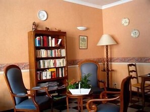 Coin salon dans le hall