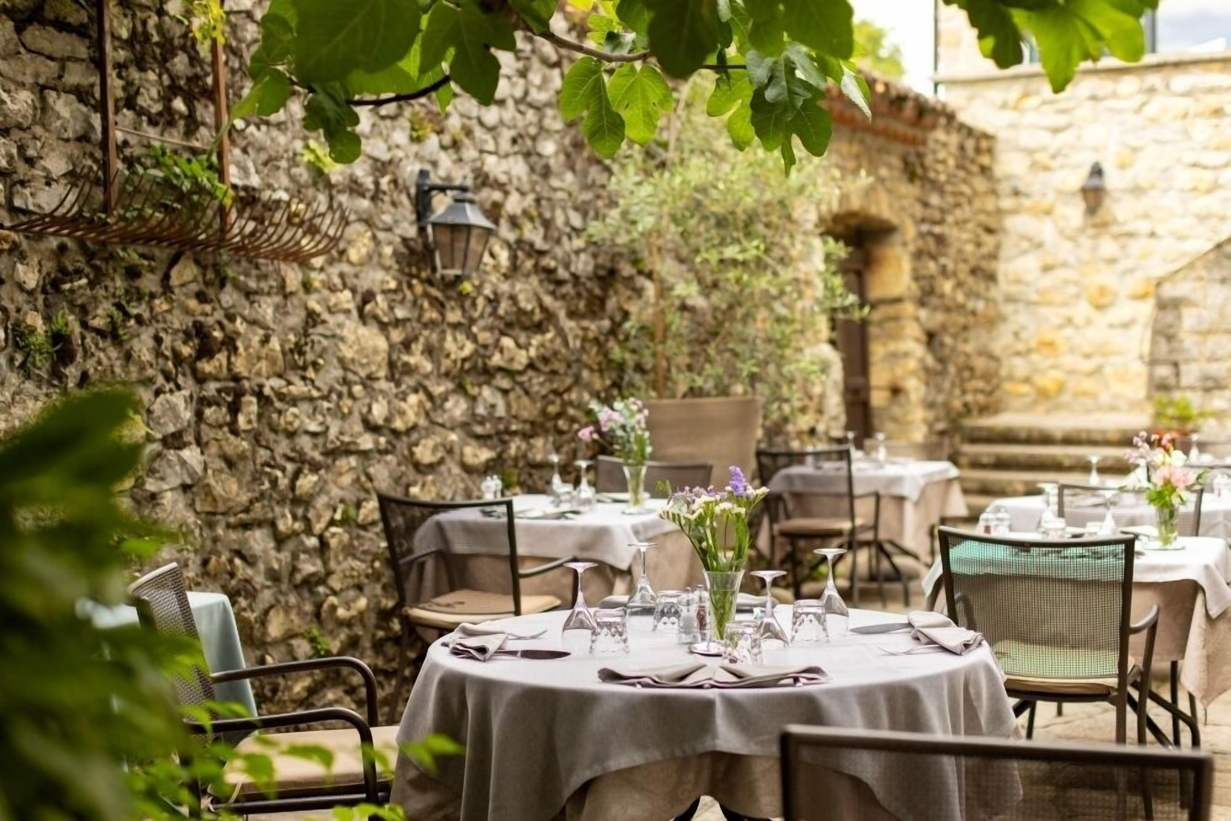 lunch and dinner served, local cuisine