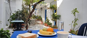 Barbouni Hotel & Studios