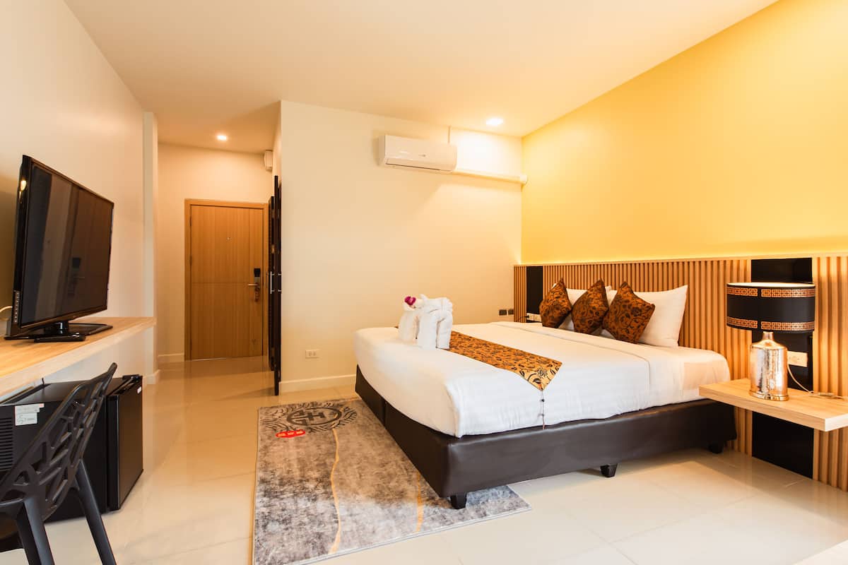 Golden Room (Non-smoking) | ตู้นิรภัยในห้องพัก, โต๊ะทำงาน, เตารีด/โต๊ะรีดผ้า, Wi-Fi ฟรี
