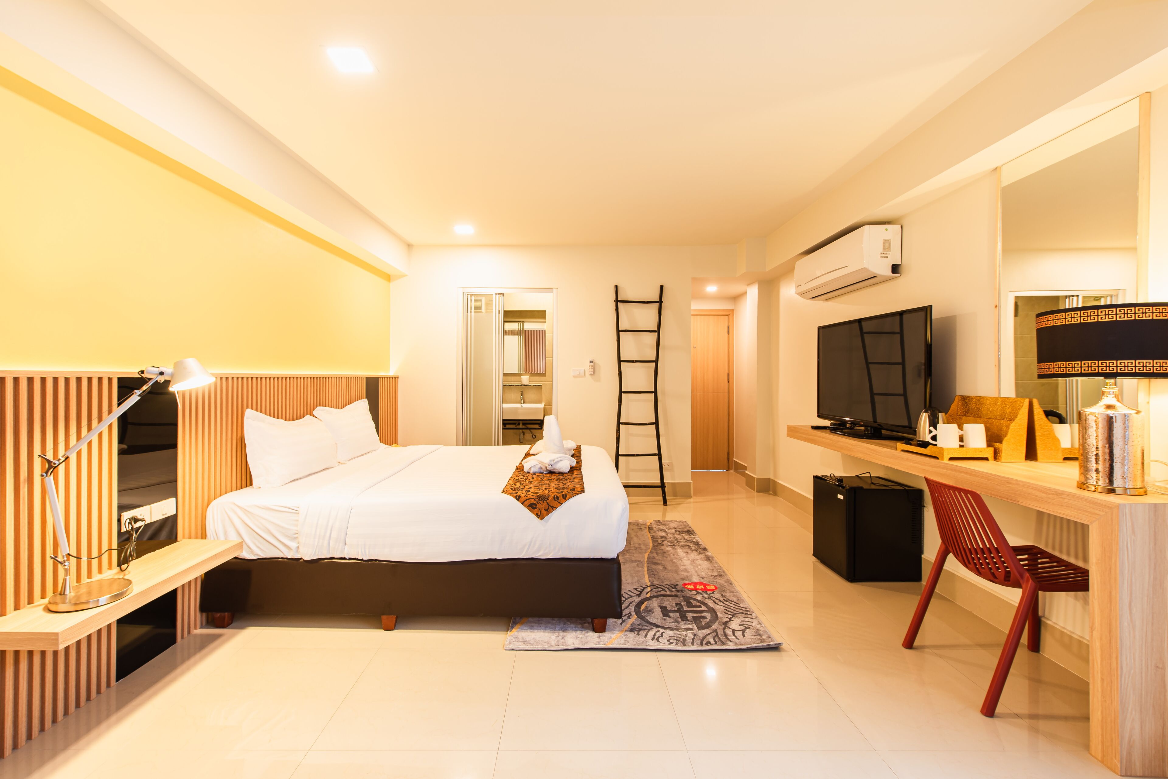 Deluxe Room (Non-smoking) | Zimmersafe, Schreibtisch, Bügeleisen/Bügelbrett, kostenloses WLAN