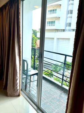 Golden Room with Balcony | Balcony - The Golden Ville Boutique Hotel & Spa (Pattaya)
