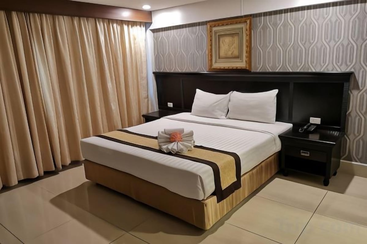 In-room safe, desk, iron/ironing board (on request), free WiFi