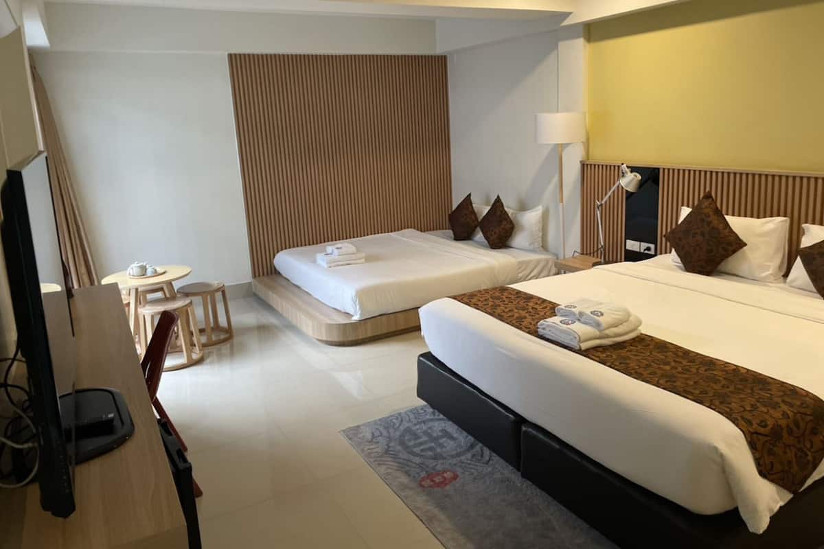 ห้องแฟมิลี่ (2king beds) | ตู้นิรภัยในห้องพัก, โต๊ะทำงาน, เตารีด/โต๊ะรีดผ้า, Wi-Fi ฟรี