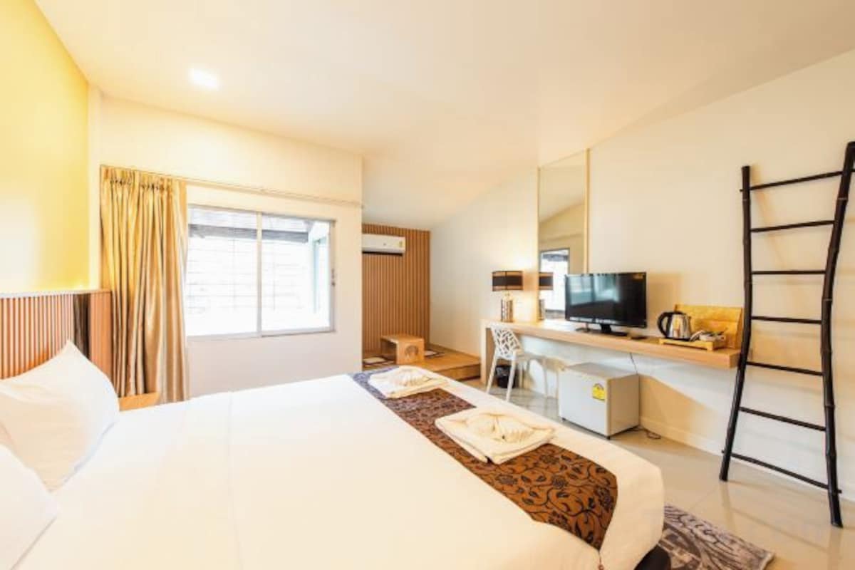 In-room safe, desk, iron/ironing board (on request), free WiFi