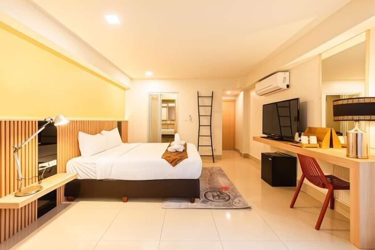 ตู้นิรภัยในห้องพัก, โต๊ะทำงาน, เตารีด/โต๊ะรีดผ้า, Wi-Fi ฟรี