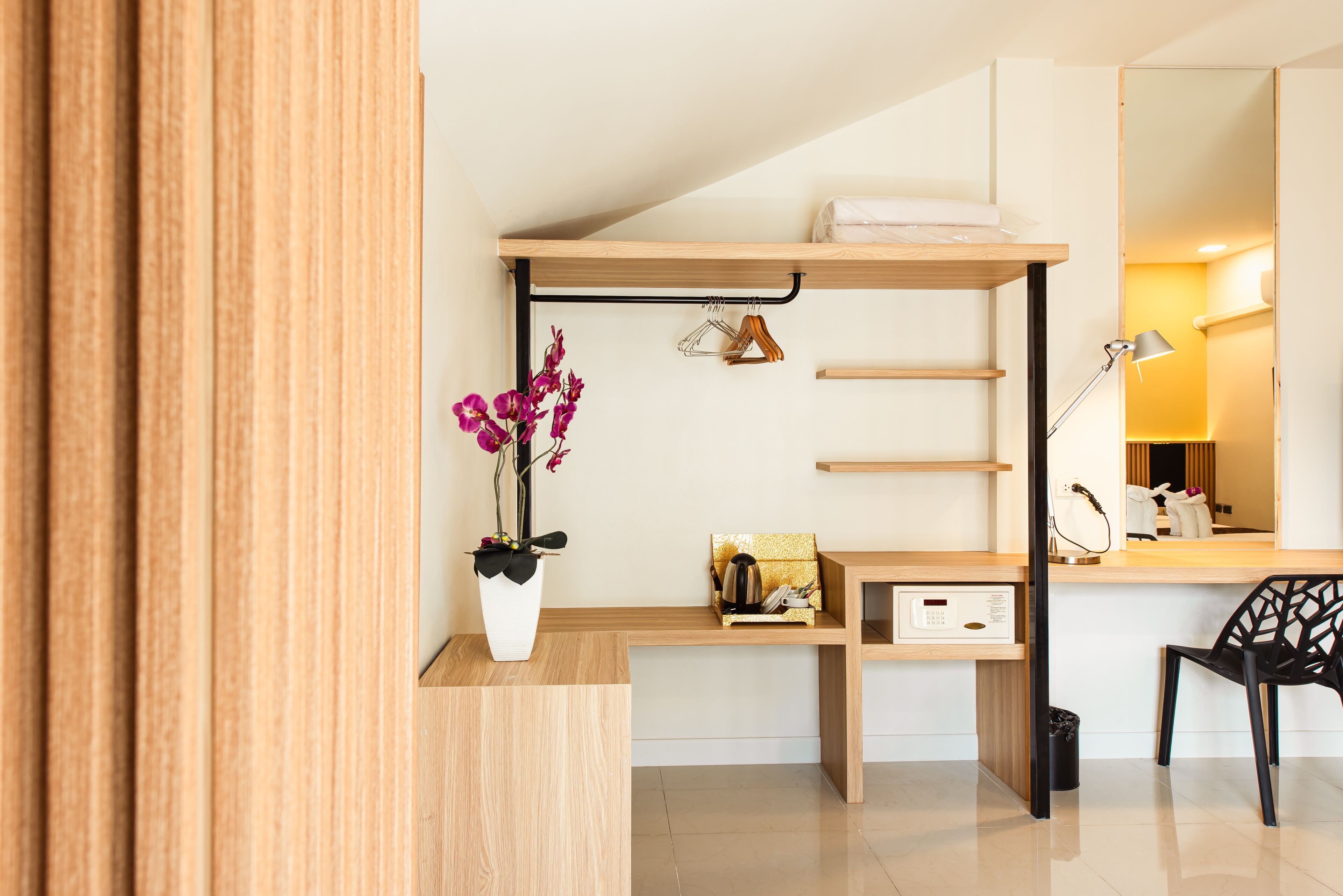 Golden Room (Non-smoking) | In-room safe, desk, iron/ironing board, free WiFi