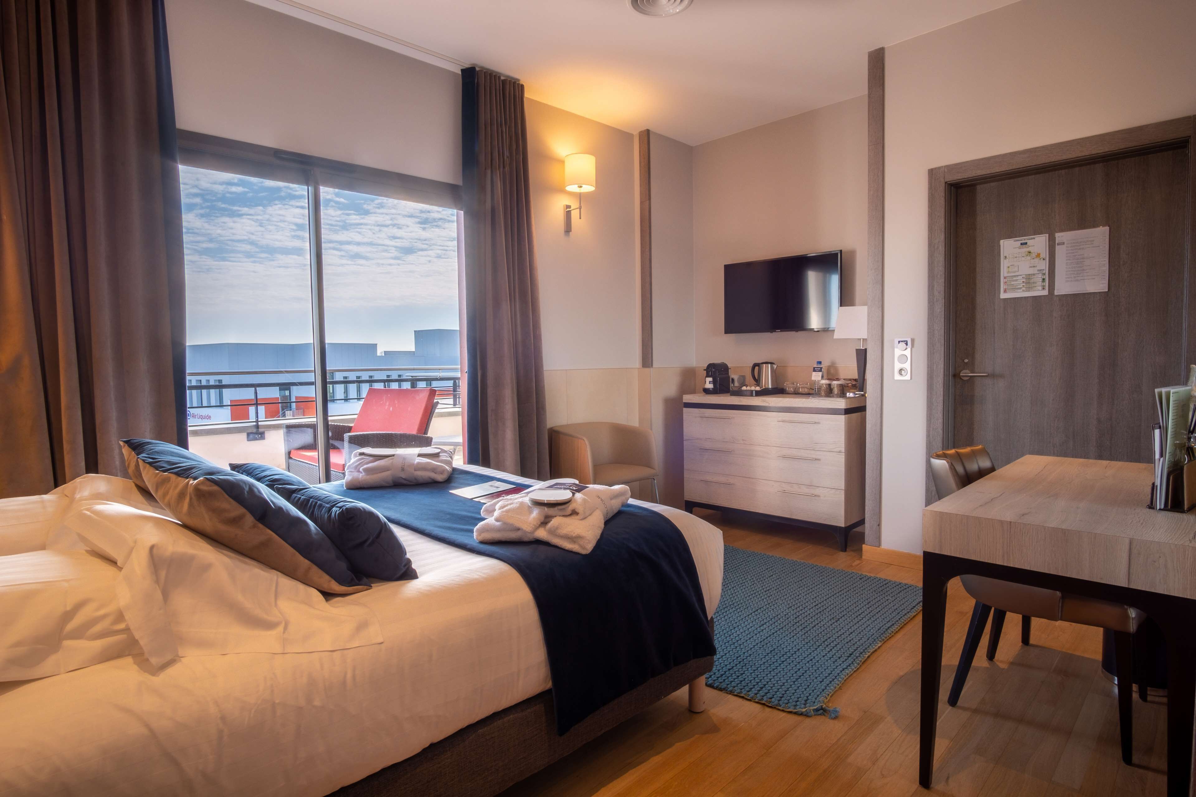 superior room, 1 double bed (spa access) | pillow-top beds, in-room safe, desk, blackout curtains