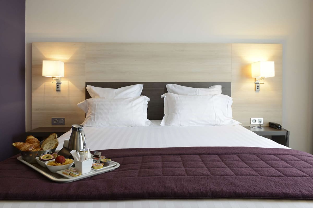 Double Room | Pillowtop beds, in-room safe, desk, blackout drapes
