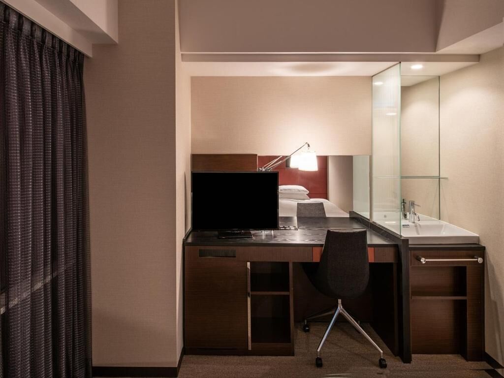 desk, laptop workspace, free wifi