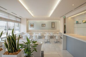 Petit déjeuner servi sur place