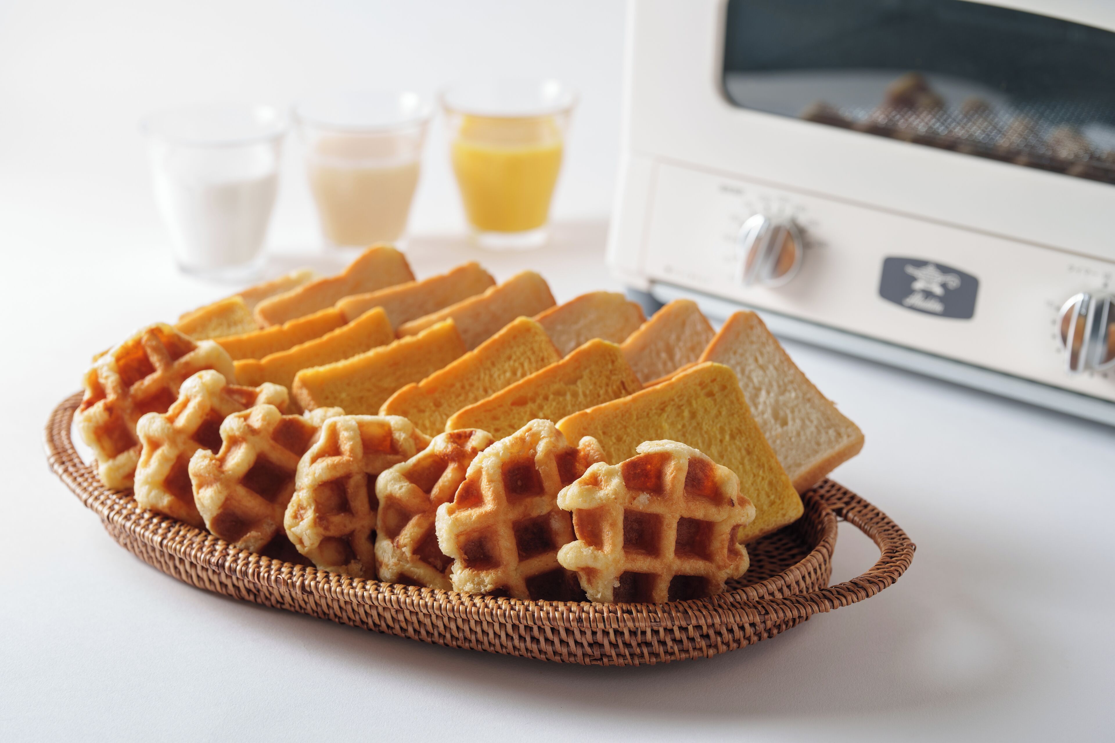 daily buffet breakfast (jpy 1200 per person)