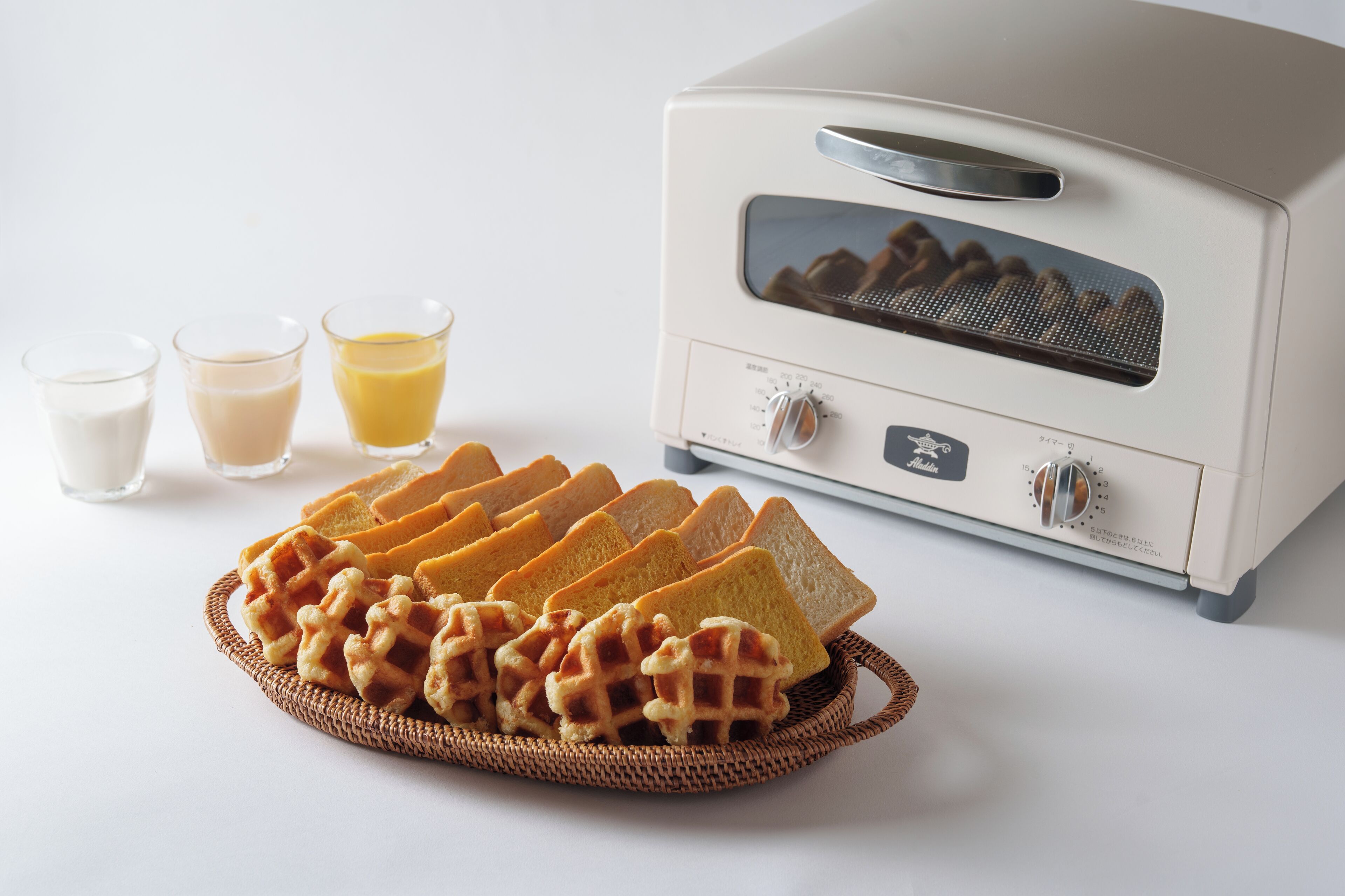 daily buffet breakfast (jpy 1200 per person)