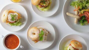 Daily buffet breakfast (JPY 1200 per person)