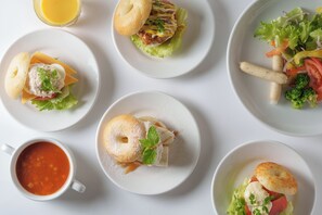 每日供應吃到飽早餐 (每人 JPY1200)