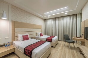 Quarto | Camas com colchões de espuma com sistema de memória, cofres nos quartos