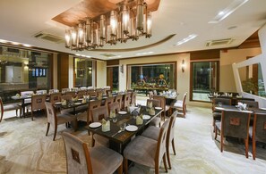 2 restaurants, breakfast, lunch, dinner served; Indian cuisine