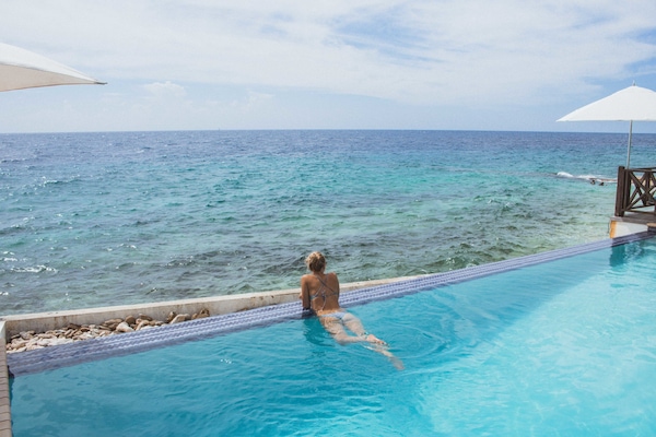 2 piscinas al aire libre, sombrillas, sillones reclinables de piscina