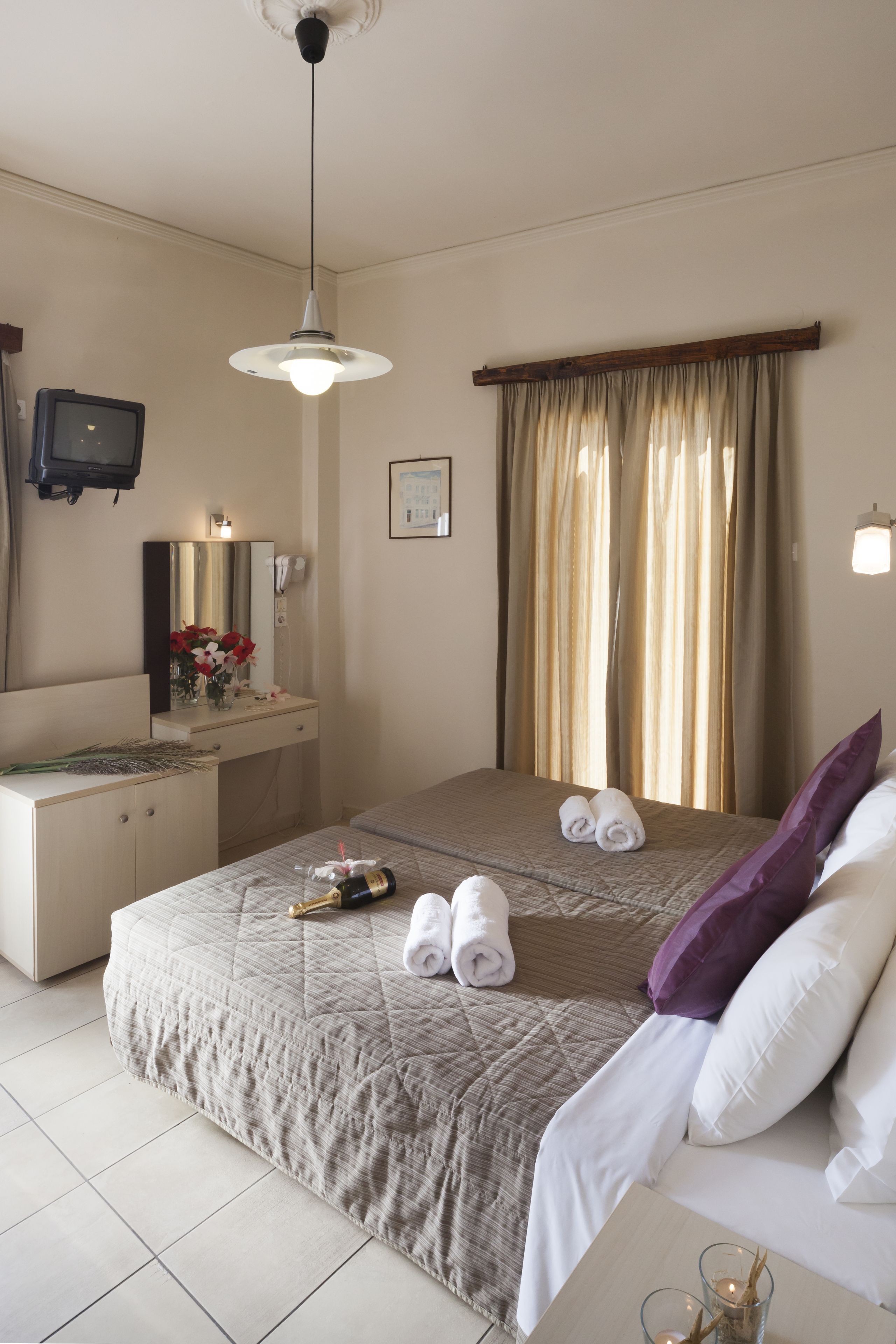 standard room | desk, blackout curtains, iron/ironing board, free cots/infant beds