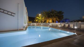 Outdoor pool, pool umbrellas, sun loungers