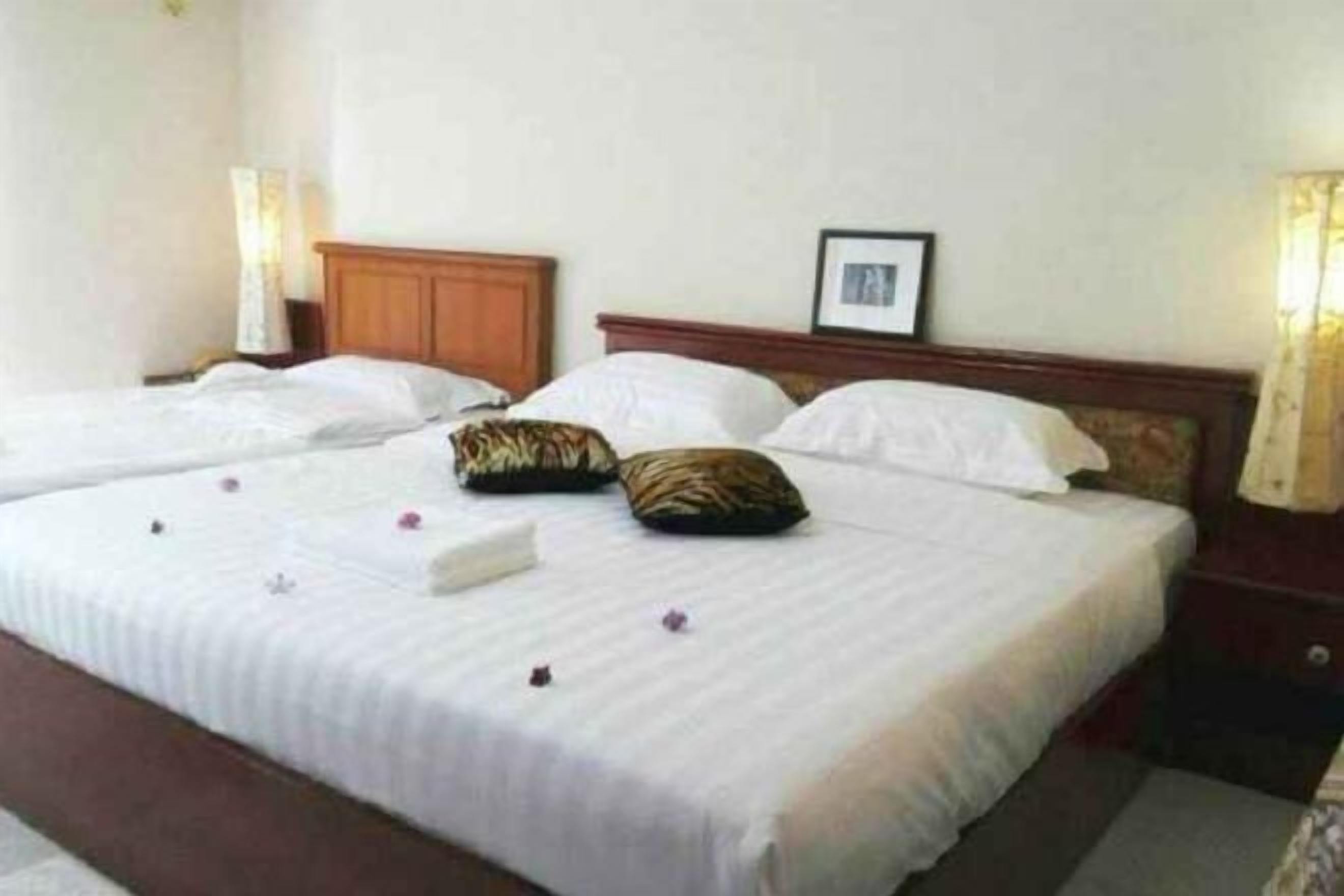 Desk, blackout drapes, free cribs/infant beds, rollaway beds