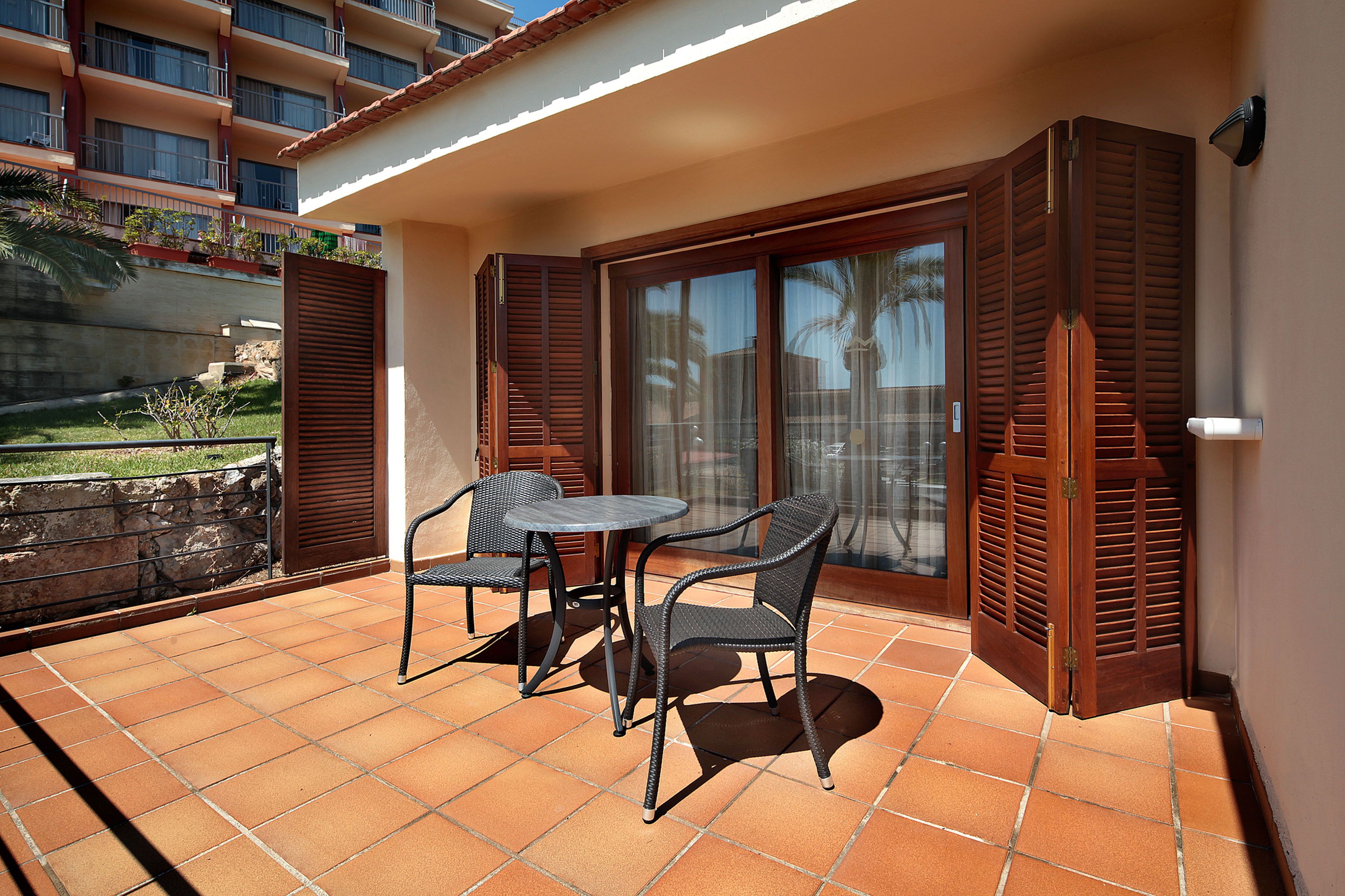 bungalow, terrace | terrace/patio