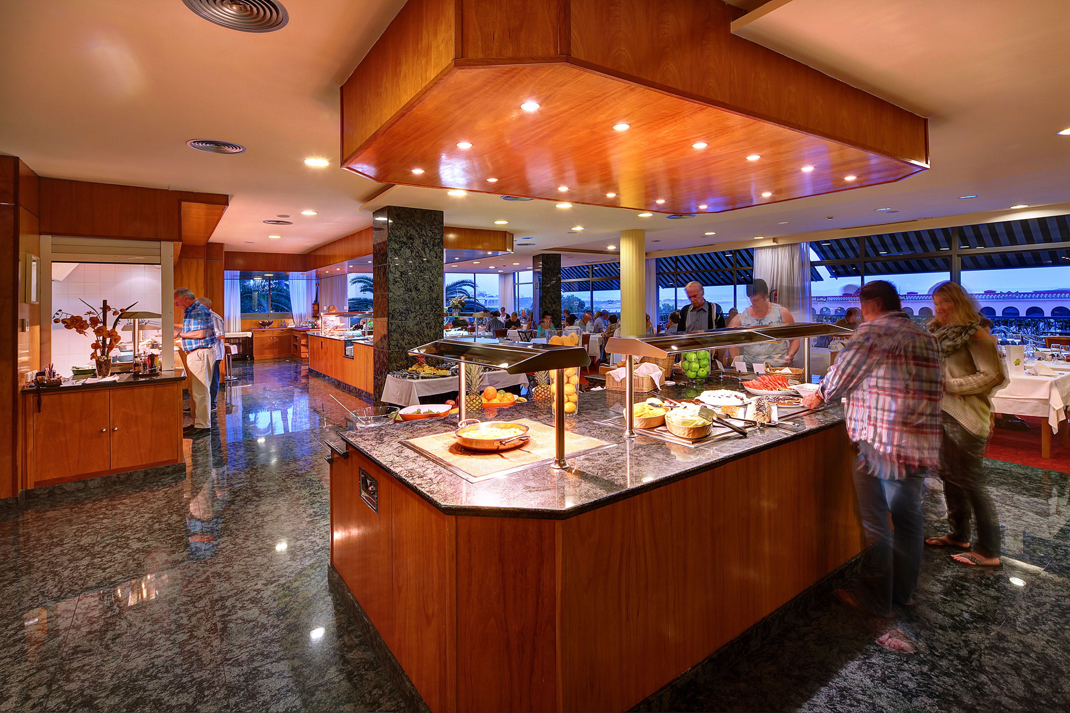 free daily full breakfast