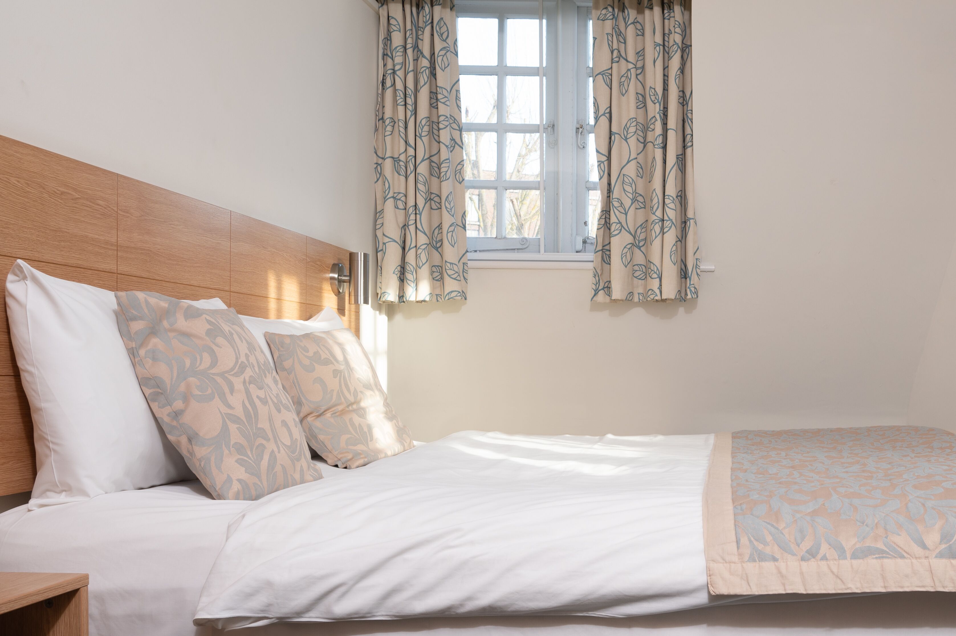 standard double room | in-room safe, desk, soundproofing, free wifi