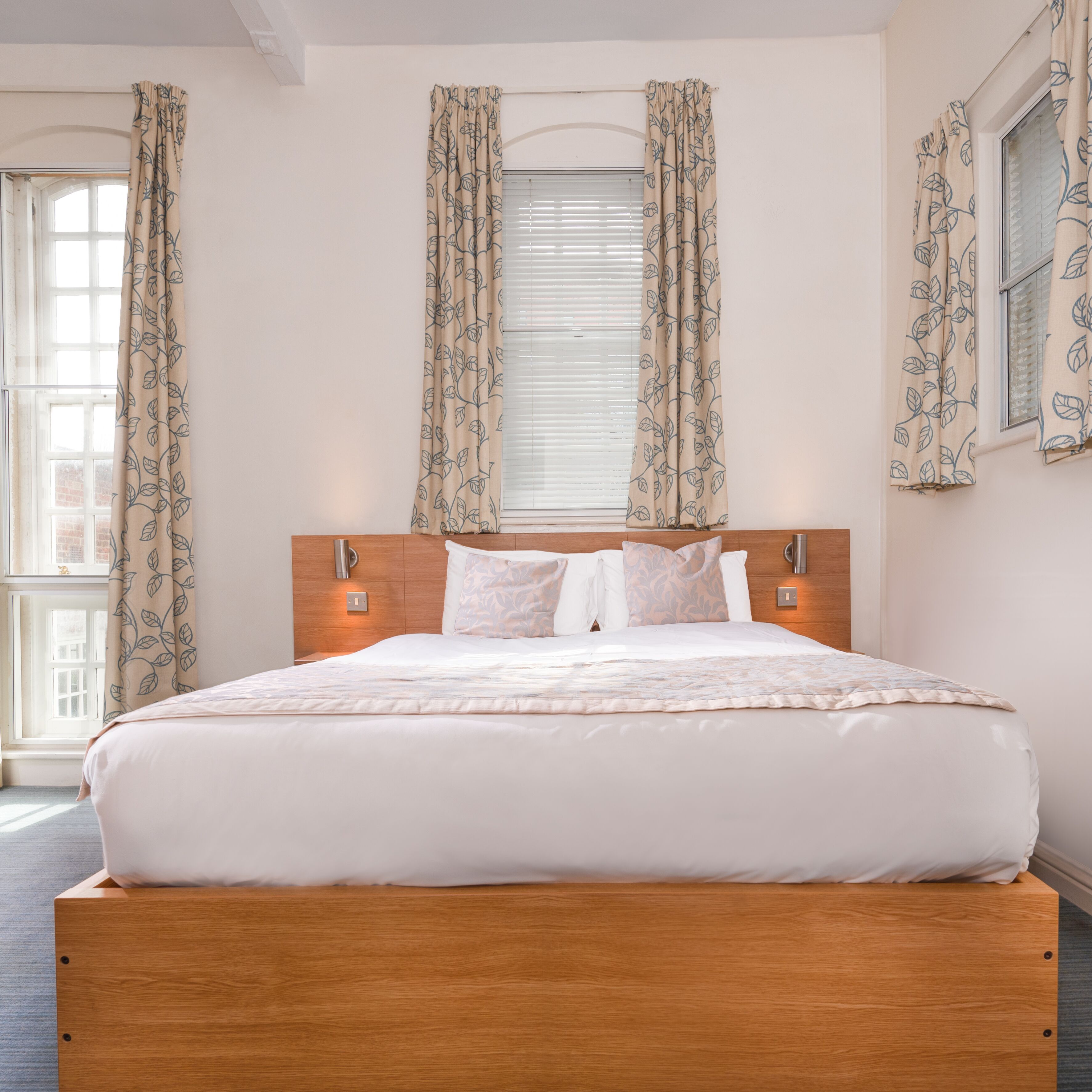 standard double room | in-room safe, desk, soundproofing, free wifi