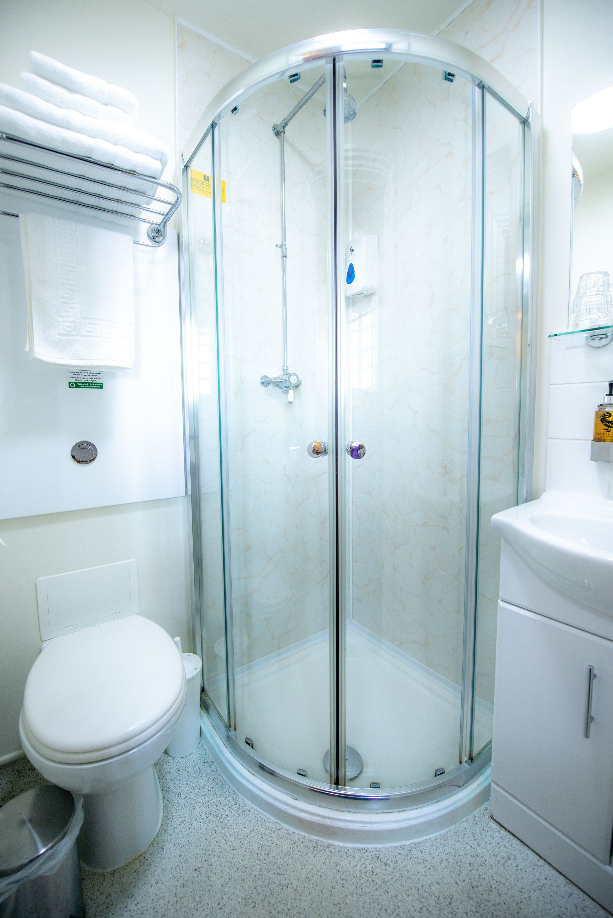 standard double room | bathroom shower