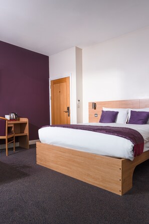 Large Double Room | In-room safe, desk, soundproofing, free WiFi - Fox Connaught (London)