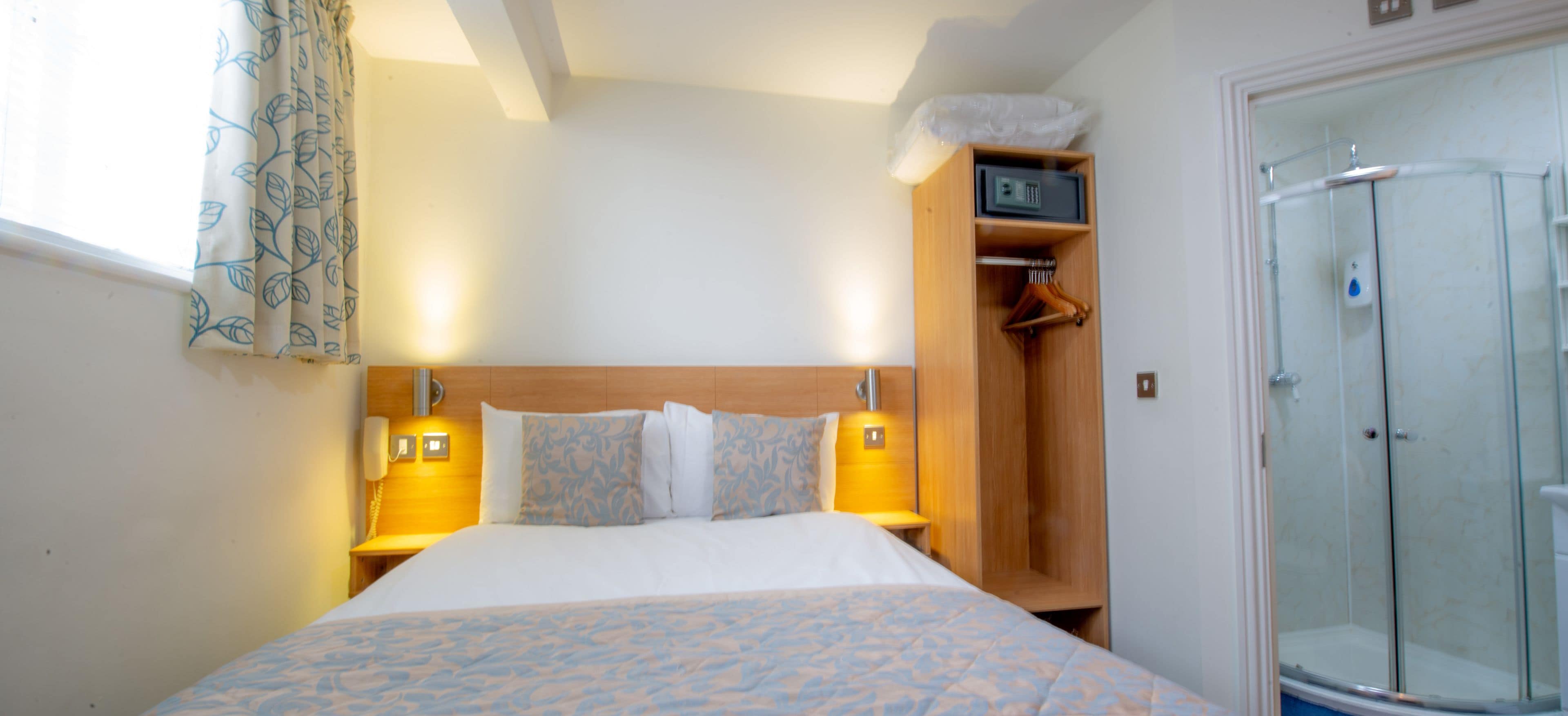standard double room | in-room safe, desk, soundproofing, free wifi
