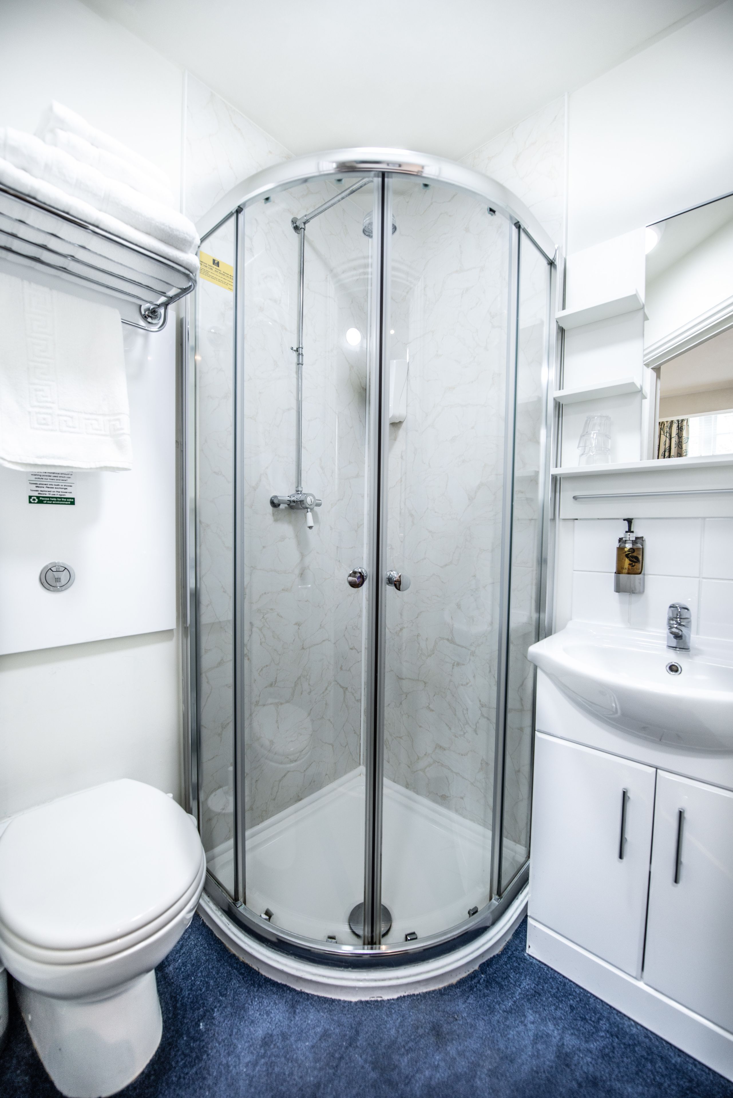 standard double room | bathroom shower