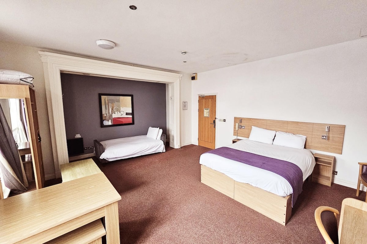 family room | in-room safe, desk, soundproofing, free wifi