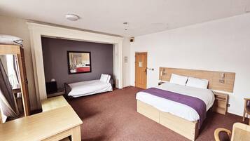 Family Room | In-room safe, desk, soundproofing, WiFi (free)