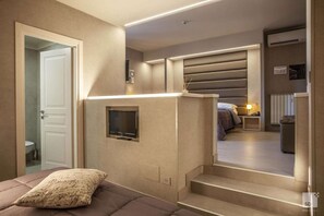 Minibar, värdeförvaringsskåp på rummet och mörkläggningsgardiner