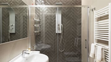 Shower, free toiletries, hair dryer, bidet