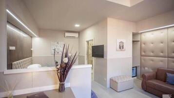 Deluxe Triple Room | Interior